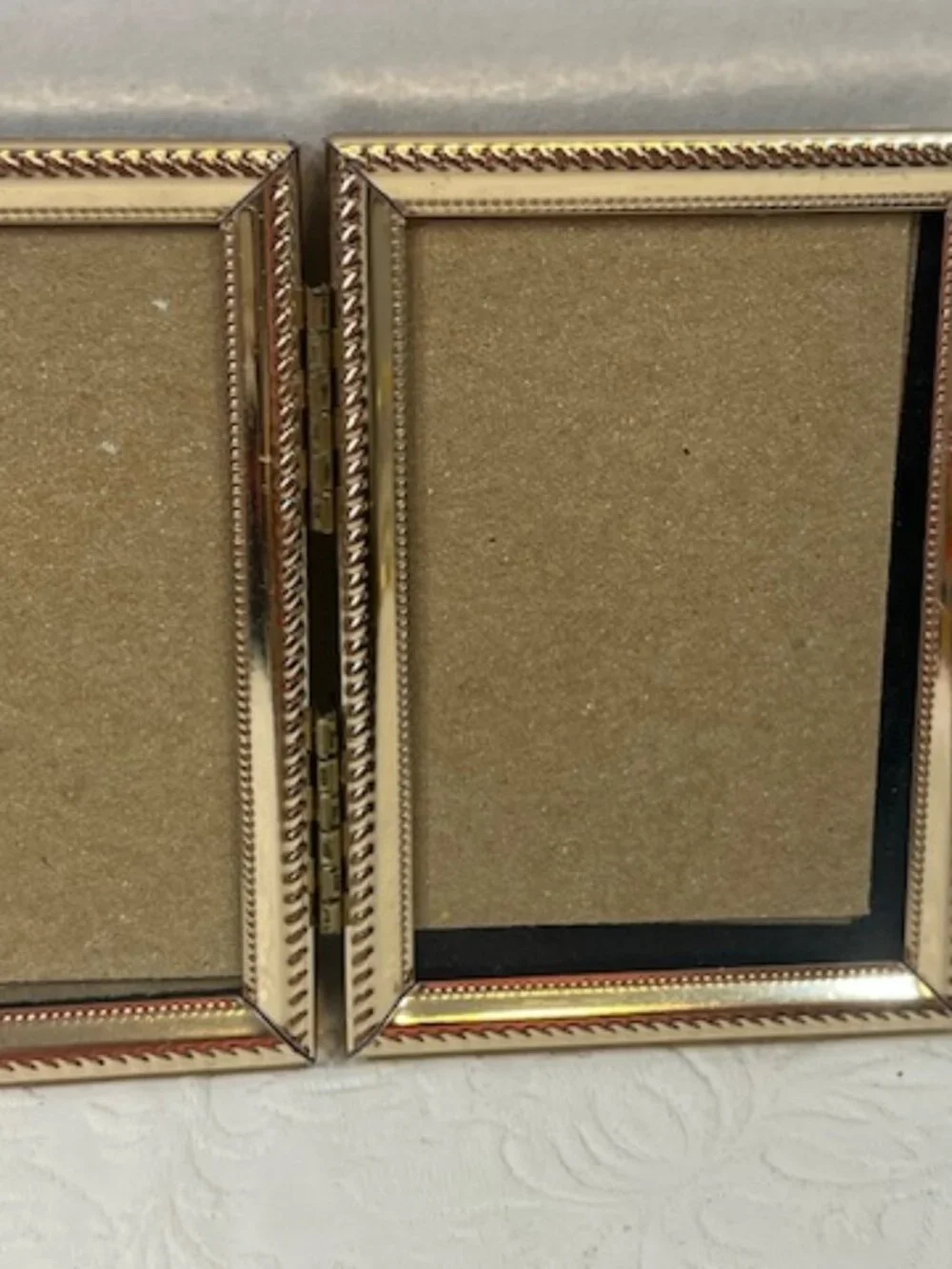 VTG Trifold Gold Tone Metal Hinged Mini Photo Frame Embossed Rope-Style Borders